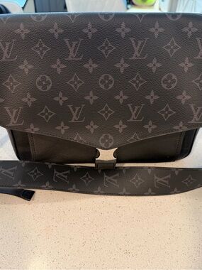 Louis Vuitton Monogram Eclipse Canvas Messenger Bag - Black & Gray